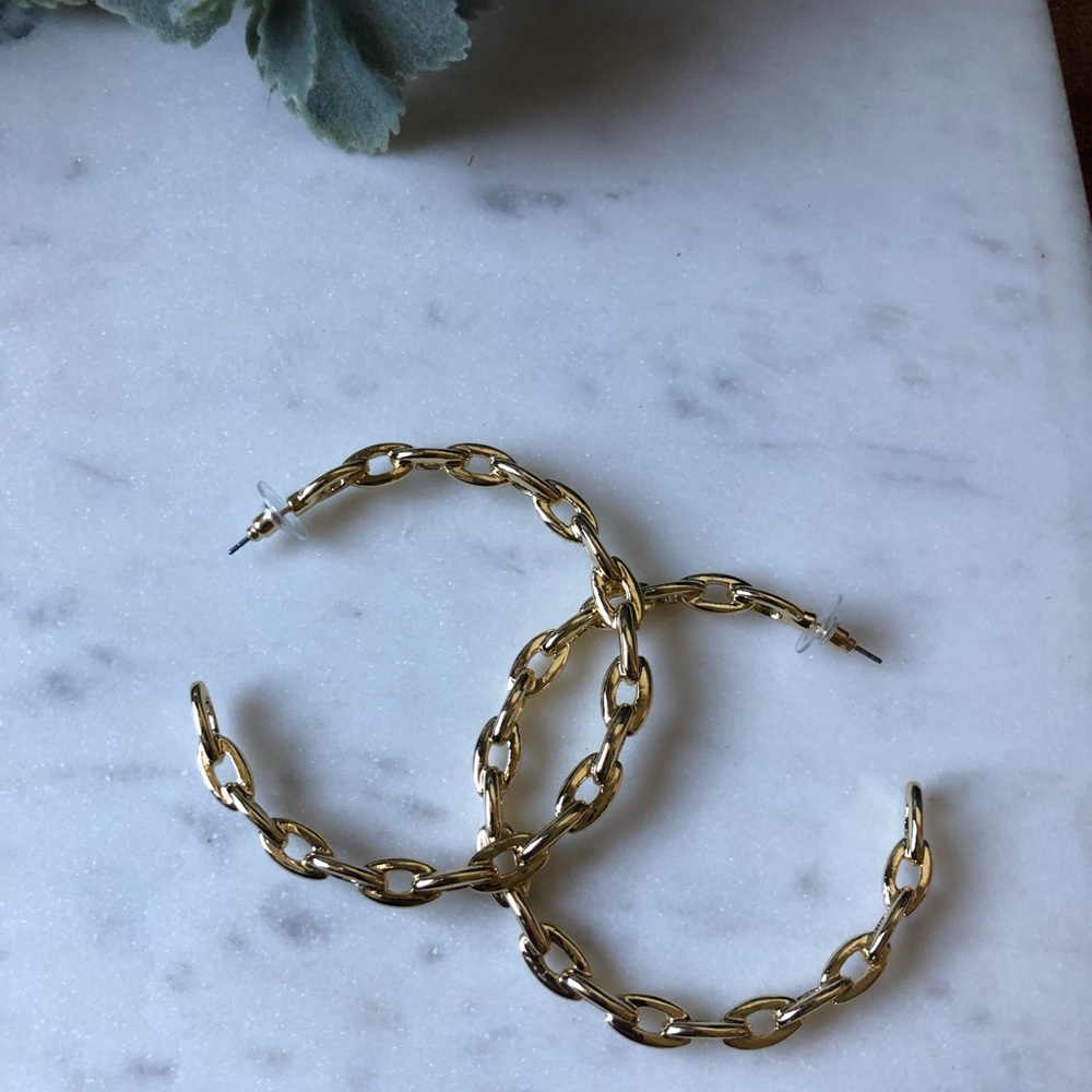 The Quinn - Linked Hoop Earrings - Picture 4 of 5